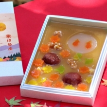 錦秋と月